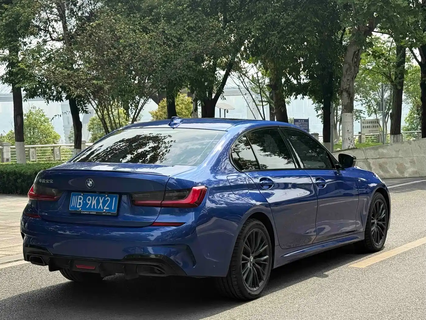 BMW 3 Series 2022 325Li M Sport Shadow Edition фото 14