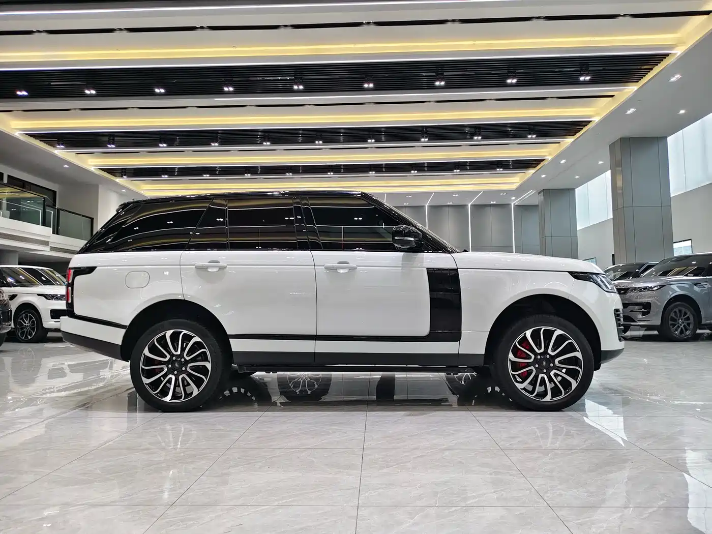 Land Rover Range Rover 2020 3.0 L6 Shengshi Edition фото 23