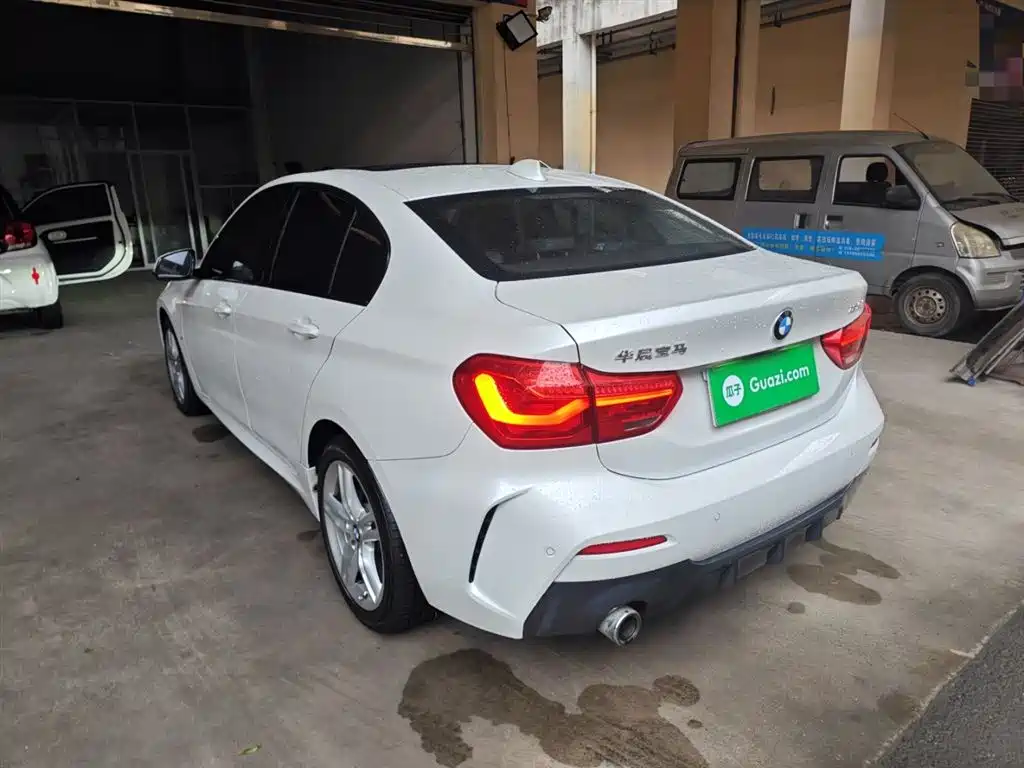 BMW 1 Series 2019 118i M Sport Package фото 23