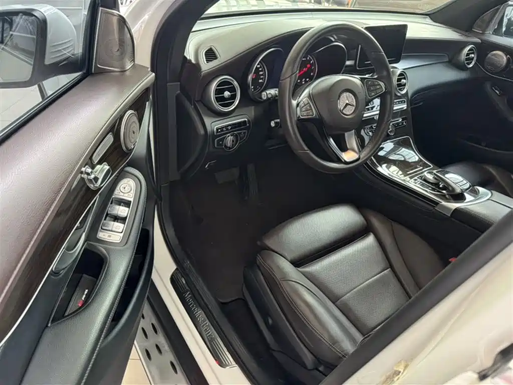 Mercedes-Benz GLC 2017 GLC 260 4MATIC Luxury фото 10
