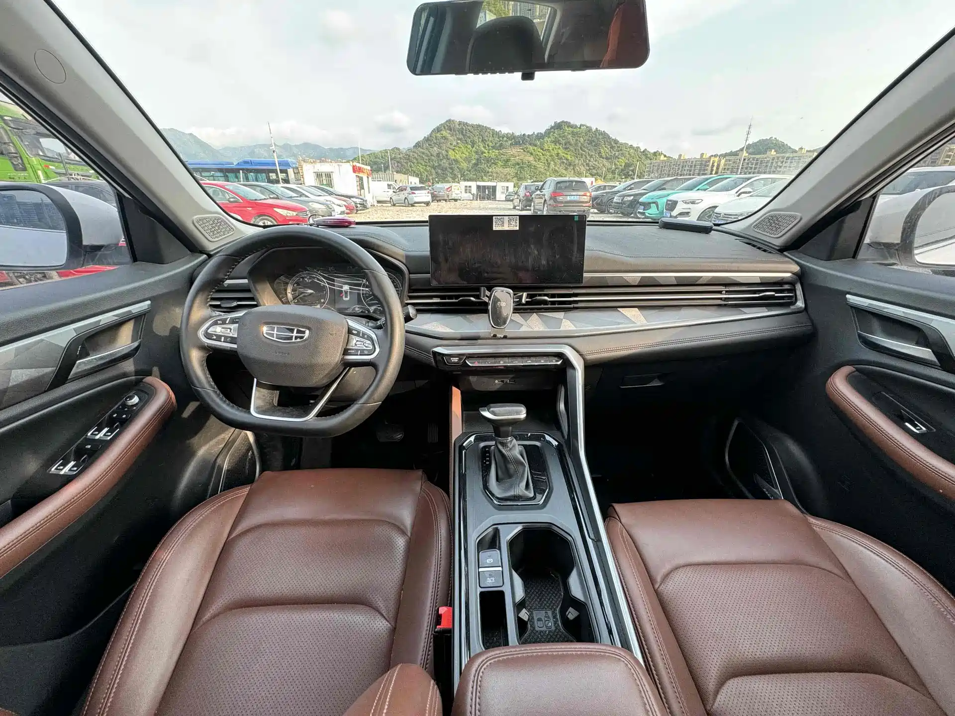 Фото 7 - Geely Emgrand X6