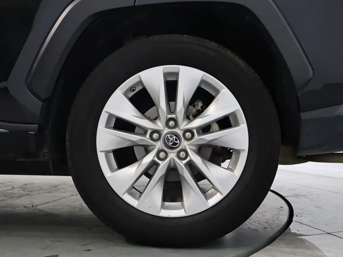 Toyota Wildlander 2022 2.0L CVT FWD Leading Edition фото 11