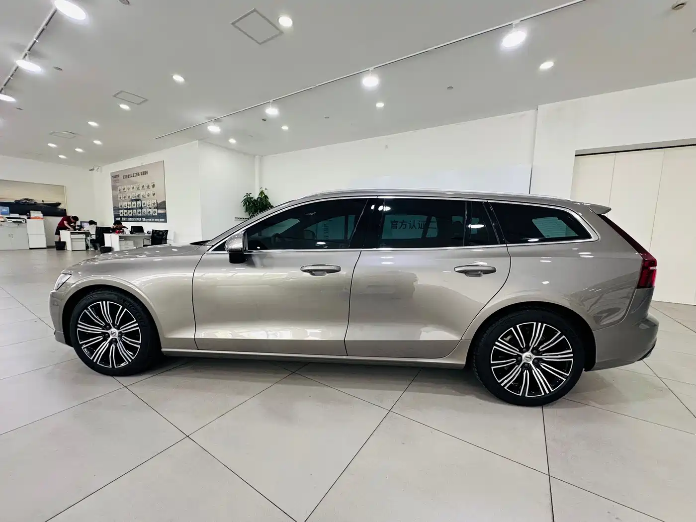 Volvo V60 2021 B5 Zhiyuan Luxury Edition фото 8