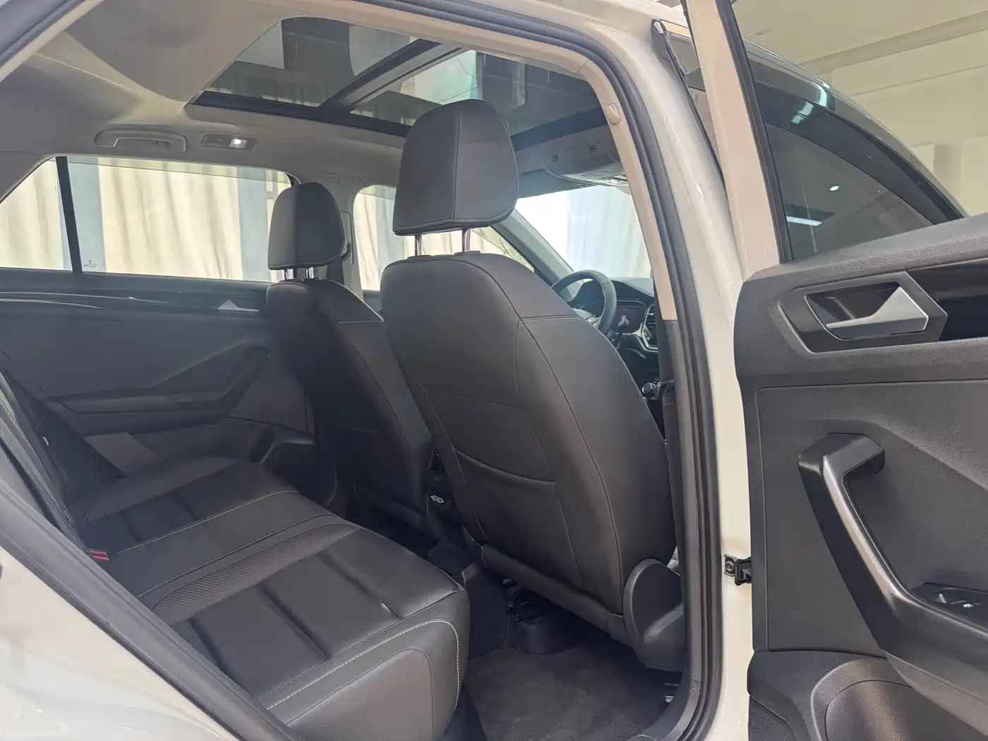 VOLKSWAGEN T ROC EXPLORING SONGS