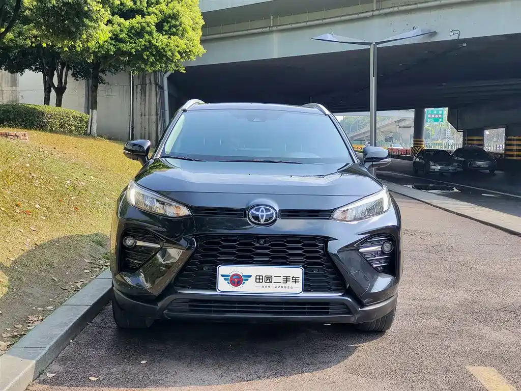 Toyota Wildlander 2022 2.0L CVT FWD Luxury PLUS Edition фото 2