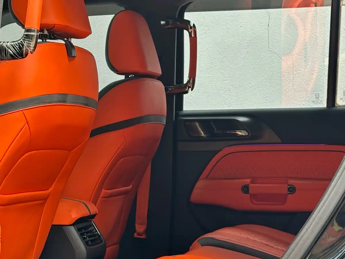 TANK CO CREATION TANK 300