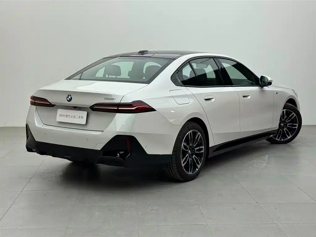 BMW 5 Series (Import) 2024 Model 525i M Sport Package фото 4