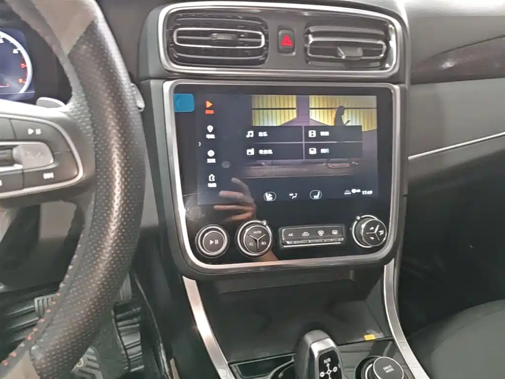Lynk & Co 01 2017 2.0T AWD Pro фото 13