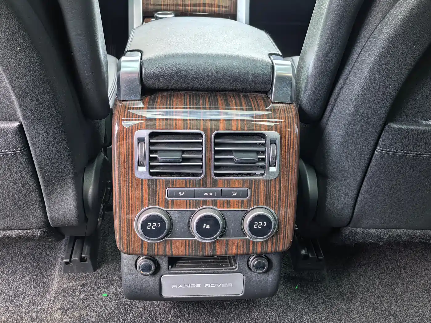Land Rover Range Rover 2017 3.0 SC V6 Golden Age Edition фото 6