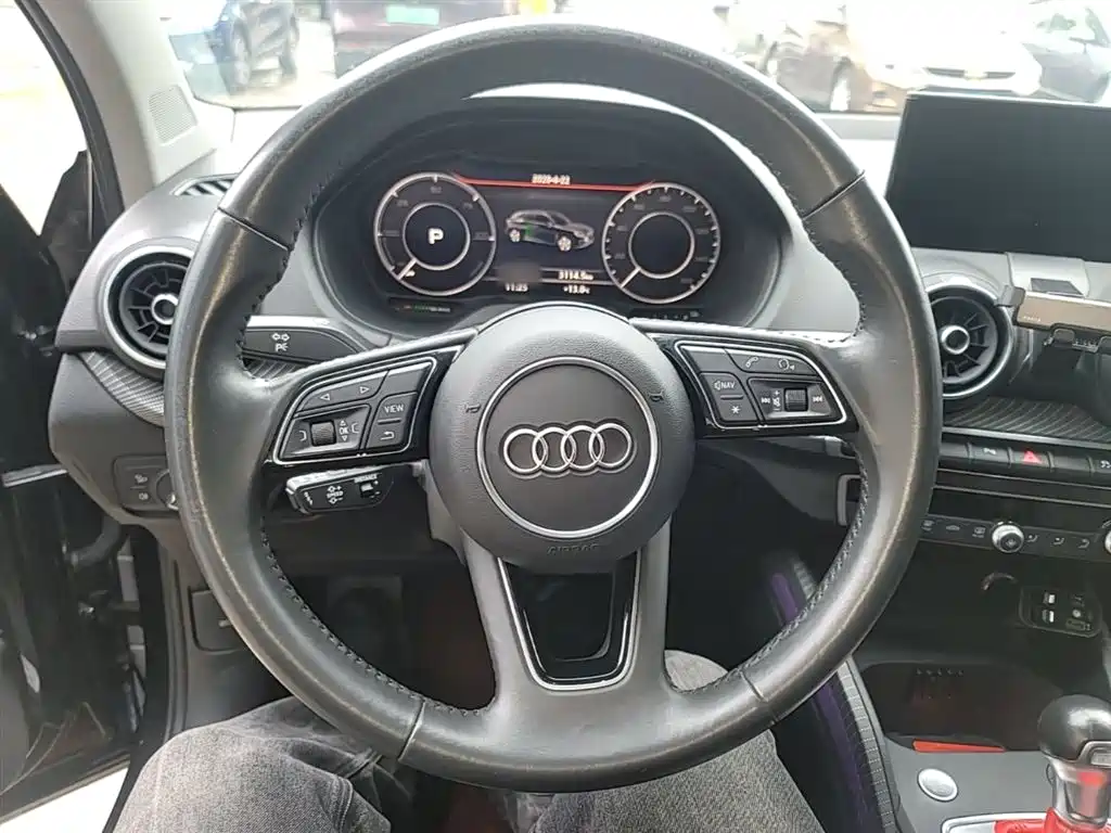 AUDI Q2L E-TRON