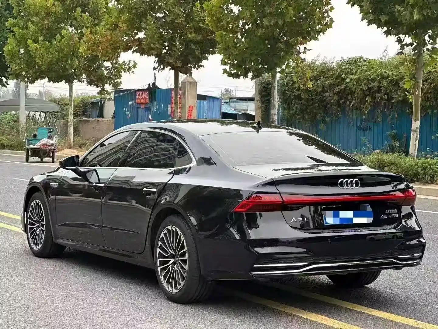 Photo 7 - Audi A7L