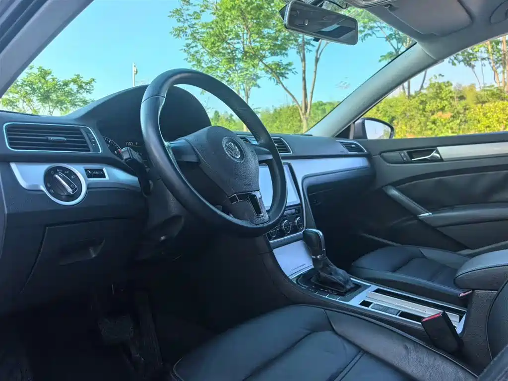Volkswagen Passat 2014 1.8TSI DSG Luxury Edition фото 4