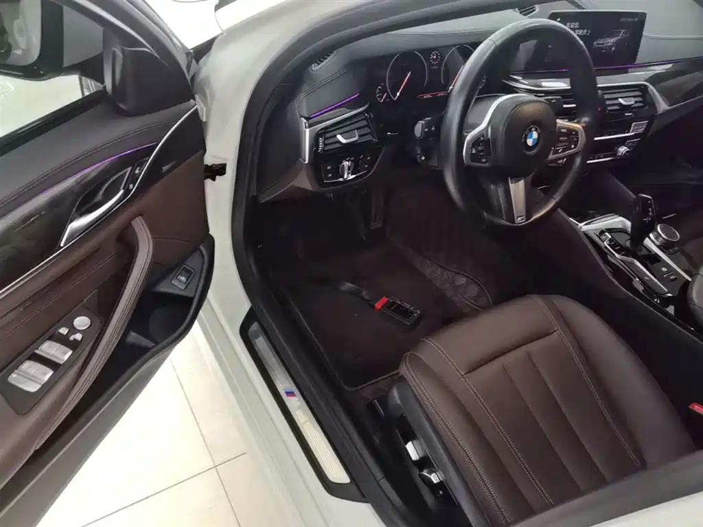 BMW 5 Series 2019 525Li M Sport Package фото 16