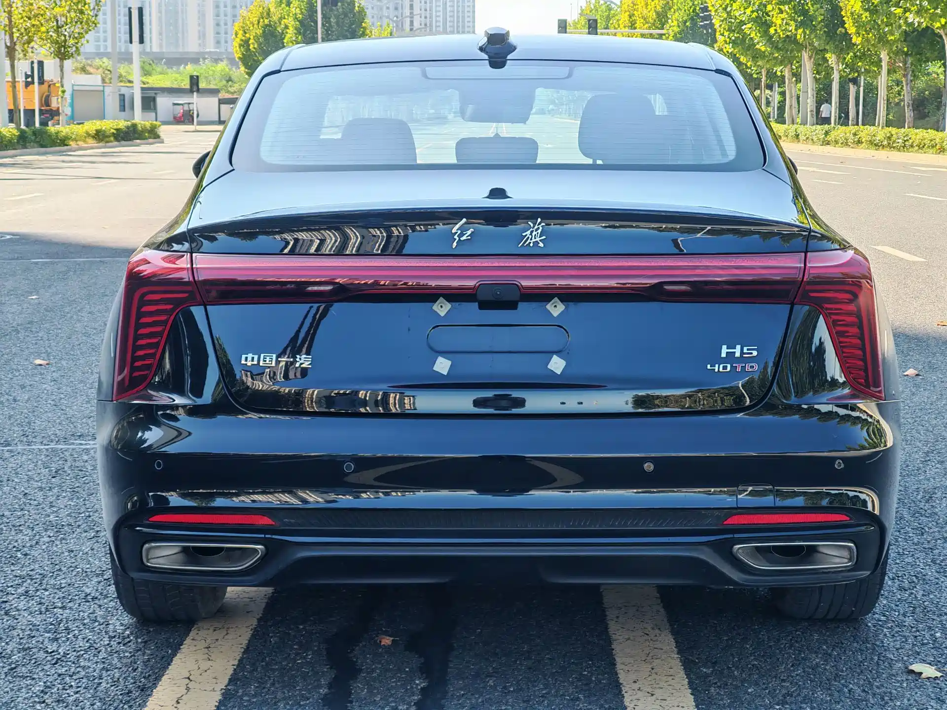 Photo 8 - Hongqi H5