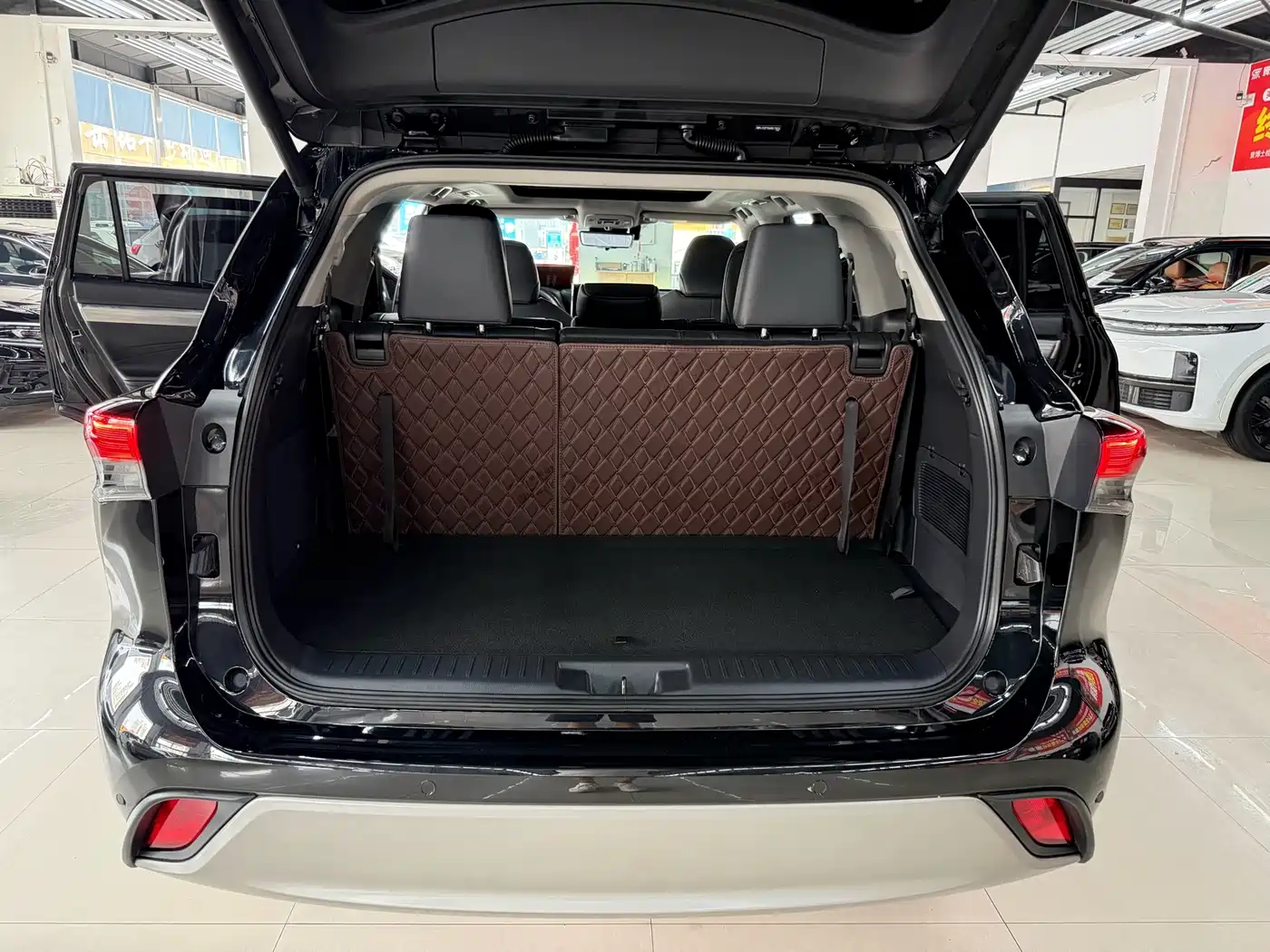 Photo 13 - Toyota Highlander