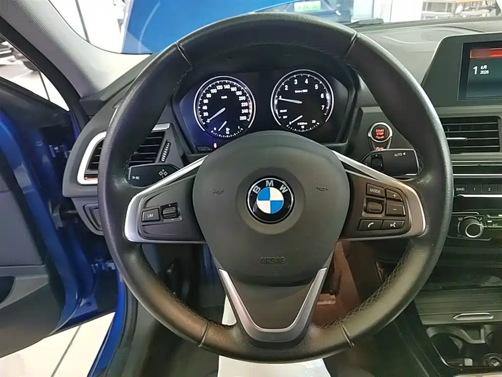 BMW 1 Series 2018 118i Sport Edition фото 11
