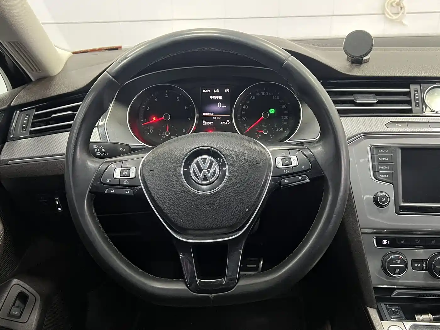 Volkswagen Weilan 2016 380TSI 4WD Explorer Edition фото 10