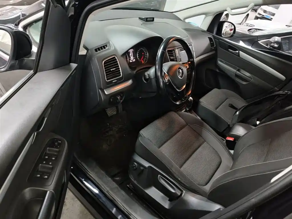 Volkswagen Sharan 2018 380TSI Comfort 7-Seater фото 16