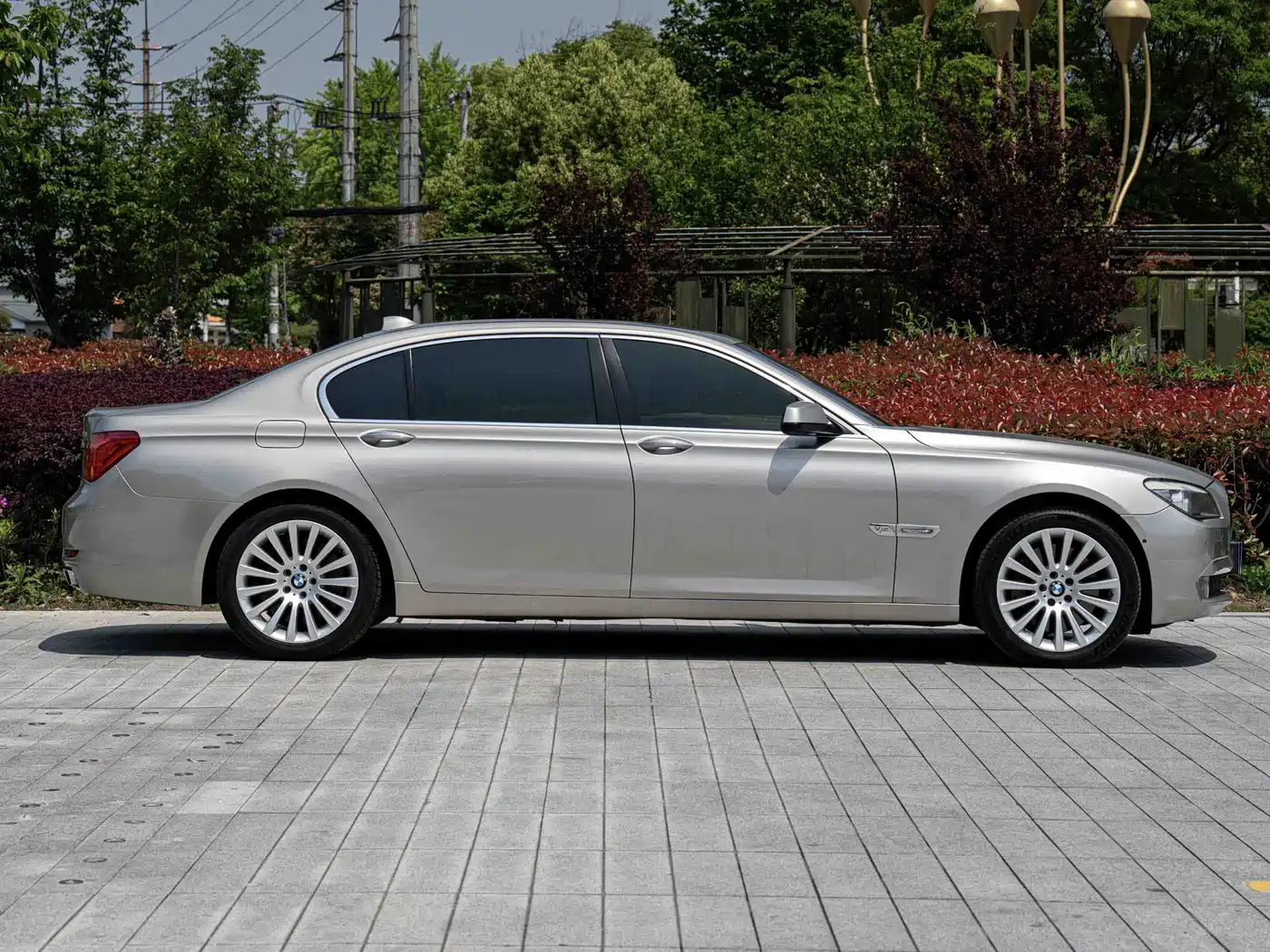 BMW 7 Series 2010 760Li фото 7