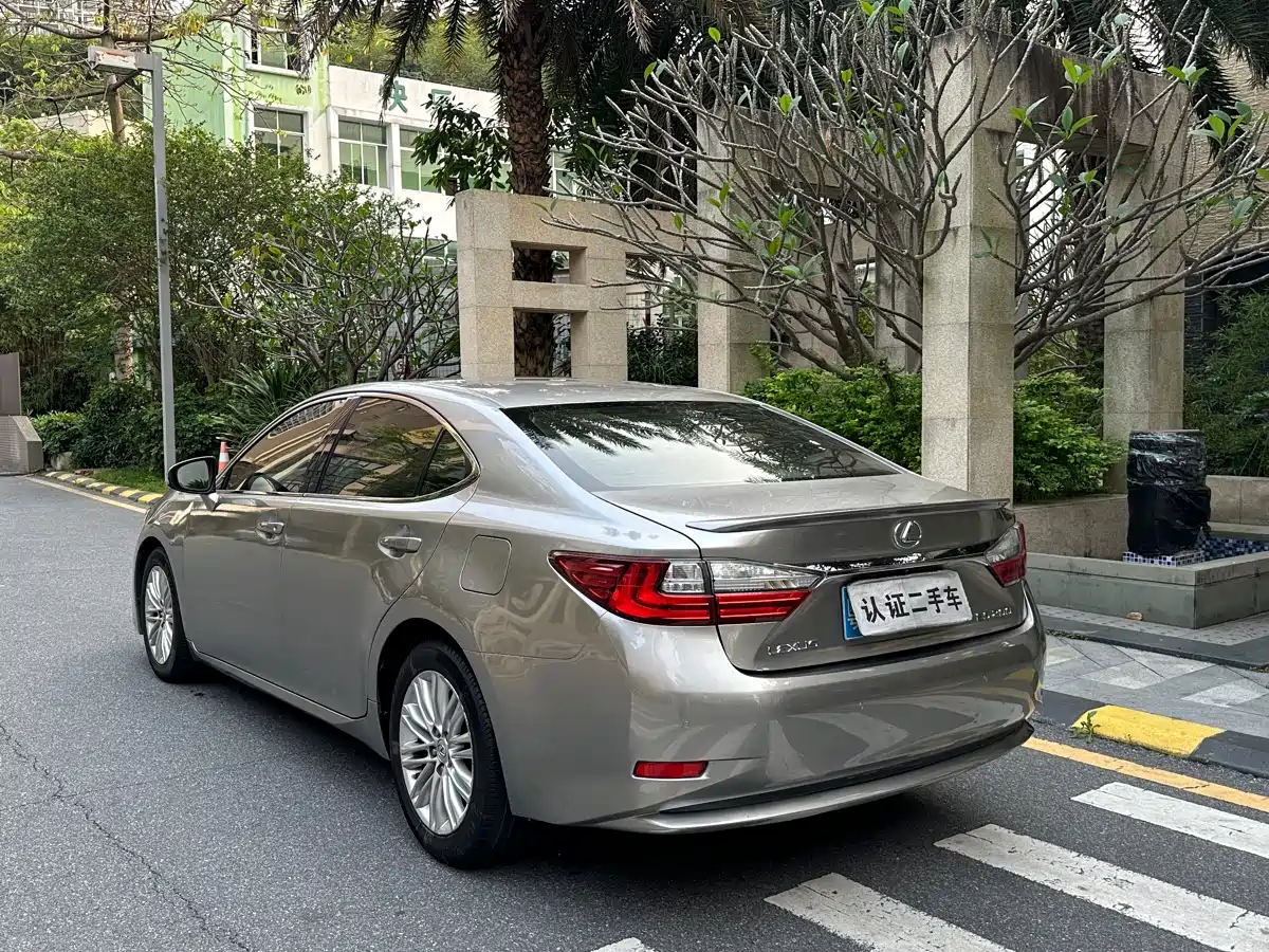 Lexus ES 2015 200 Elite Edition фото 5