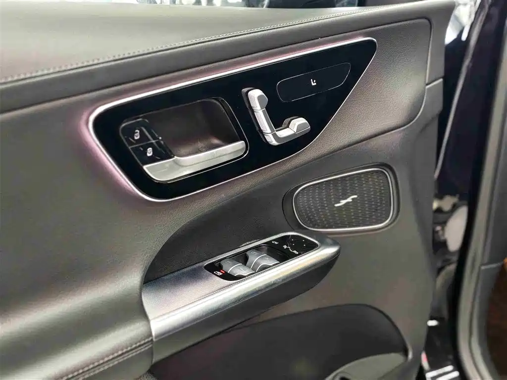 Mercedes-Benz GLC 2023 GLC 260 L 4MATIC Sport 5-seater фото 25