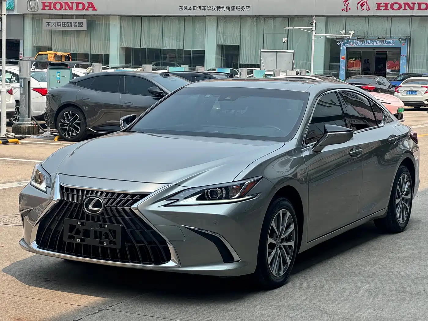 Lexus ES 2022 200 Excellence Edition фото 3