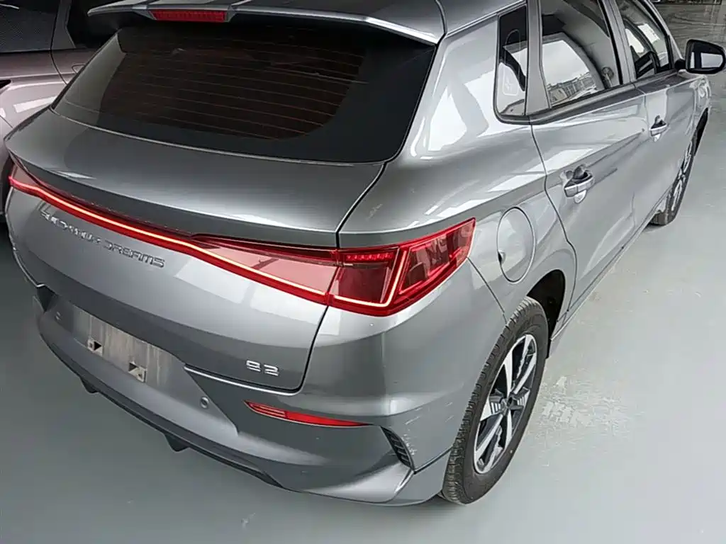 BYD E2