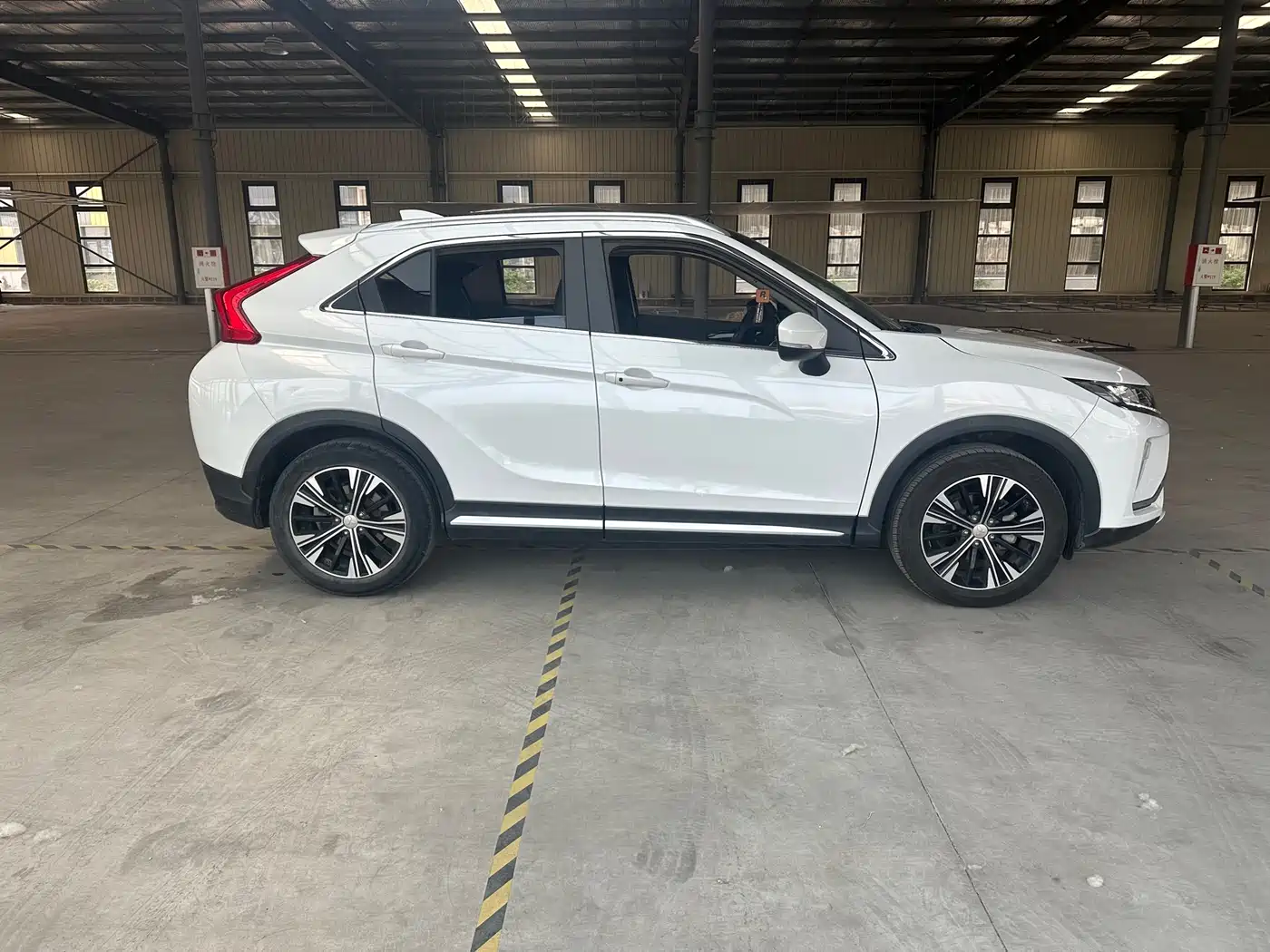 Mitsubishi Eclipse Cross 2019 1.5T CVT 2WD Dream Edition China VI фото 4