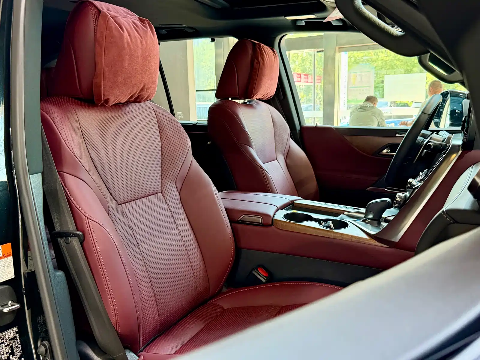 Фото 24 - Lexus LX