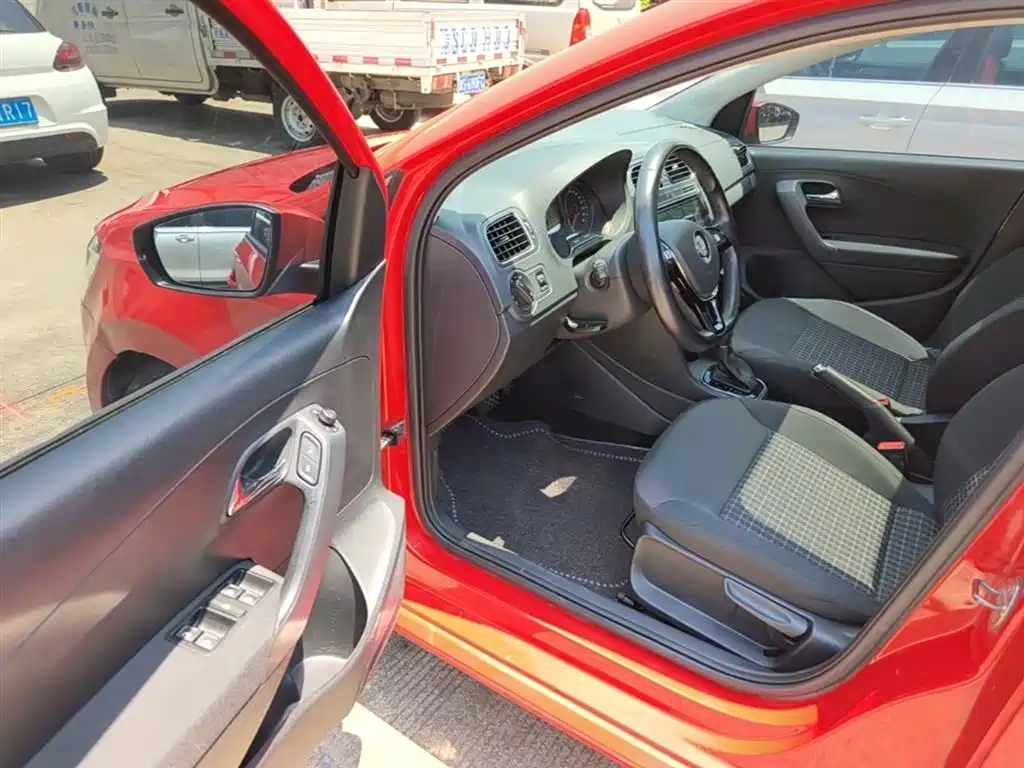 Volkswagen Polo 2016 1.6L Automatic Comfort фото 16
