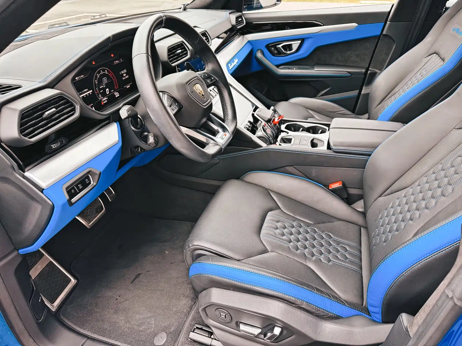Фото 12 - Lamborghini Urus