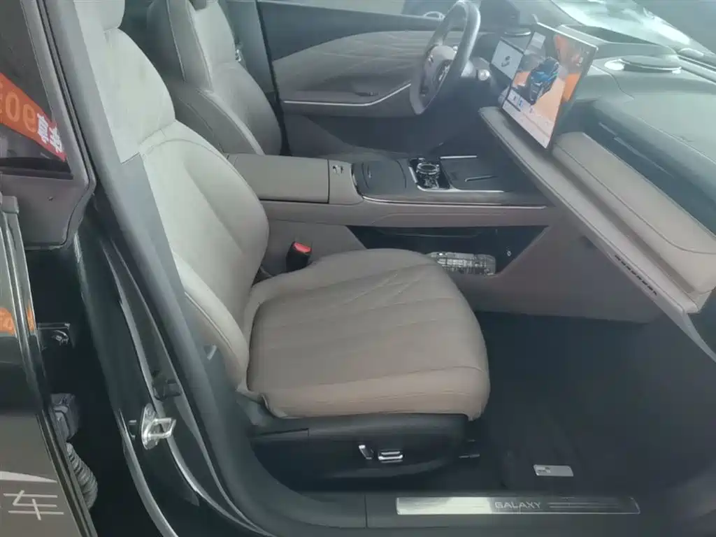 Geely Galaxy Galaxy Xingyao 8 2025 130km EM-P Starship Edition фото 25