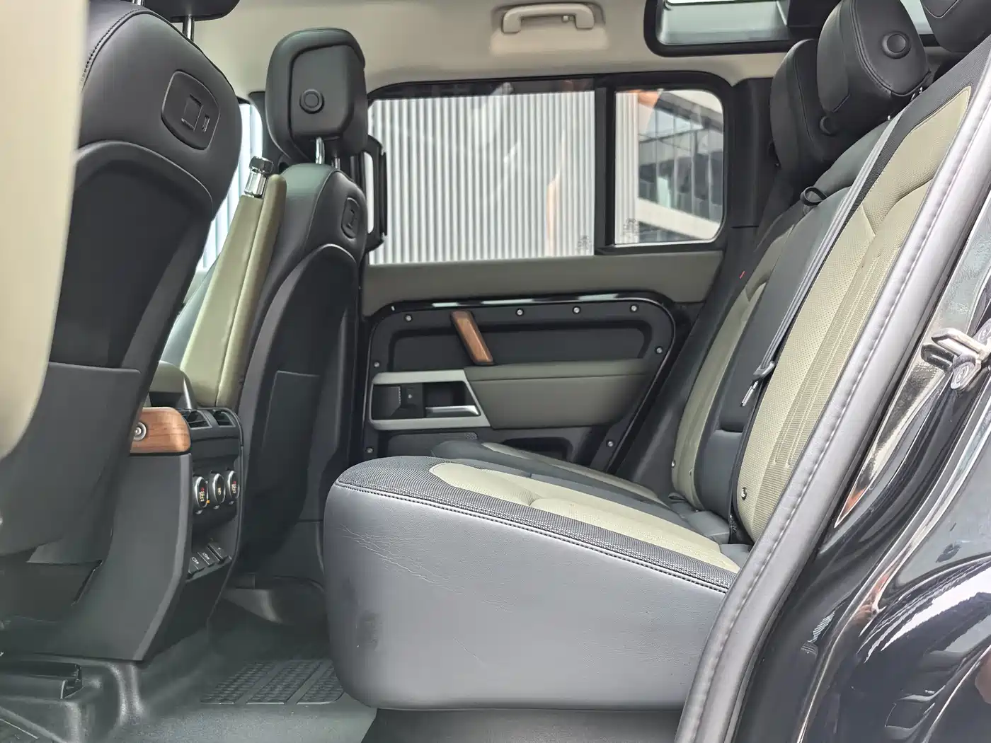 Land Rover Defender 2022 110 P400 X-DYNAMIC HSE фото 17