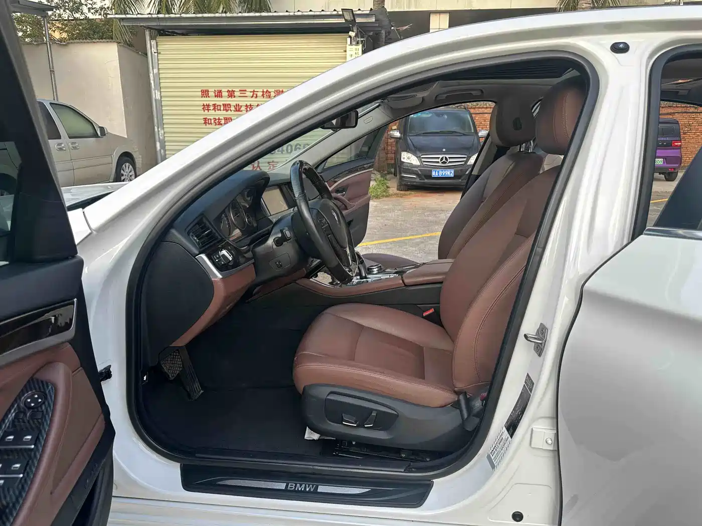 BMW 5 Series 2014 525Li Leading фото 8