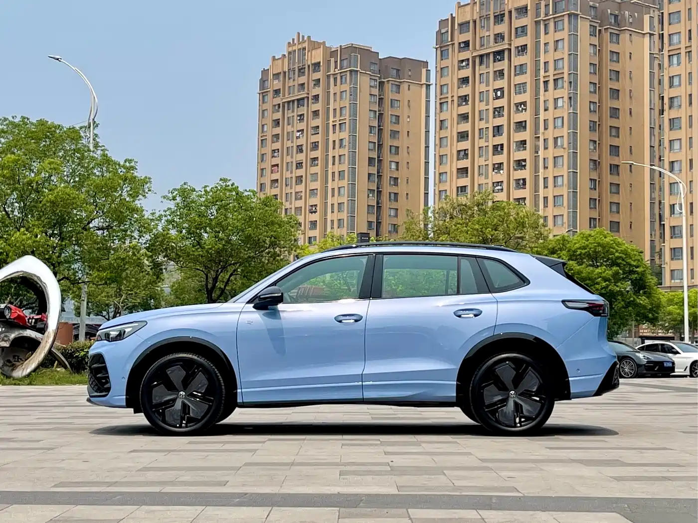 Volkswagen Tiguan L 2024 PRO 380TSI 4WD R-Line Premium Edition фото 4