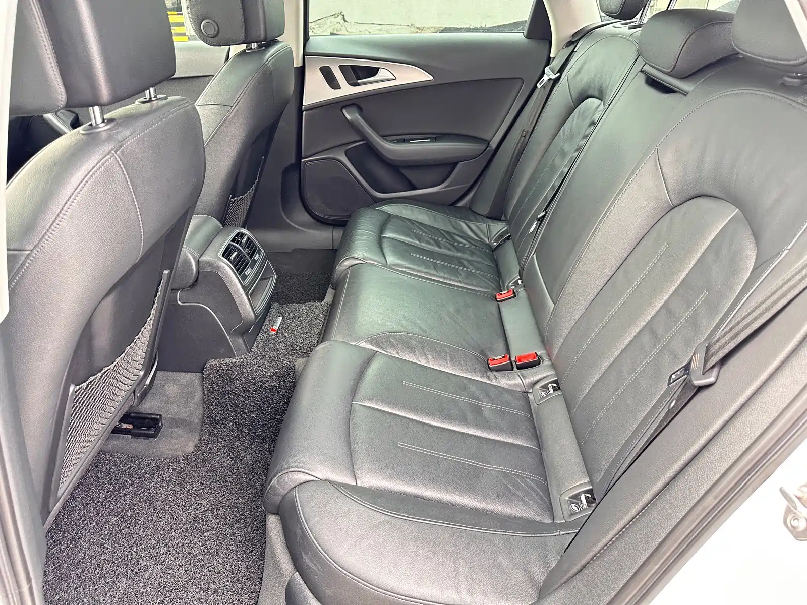 Фото 25 - Audi A6 (Import)