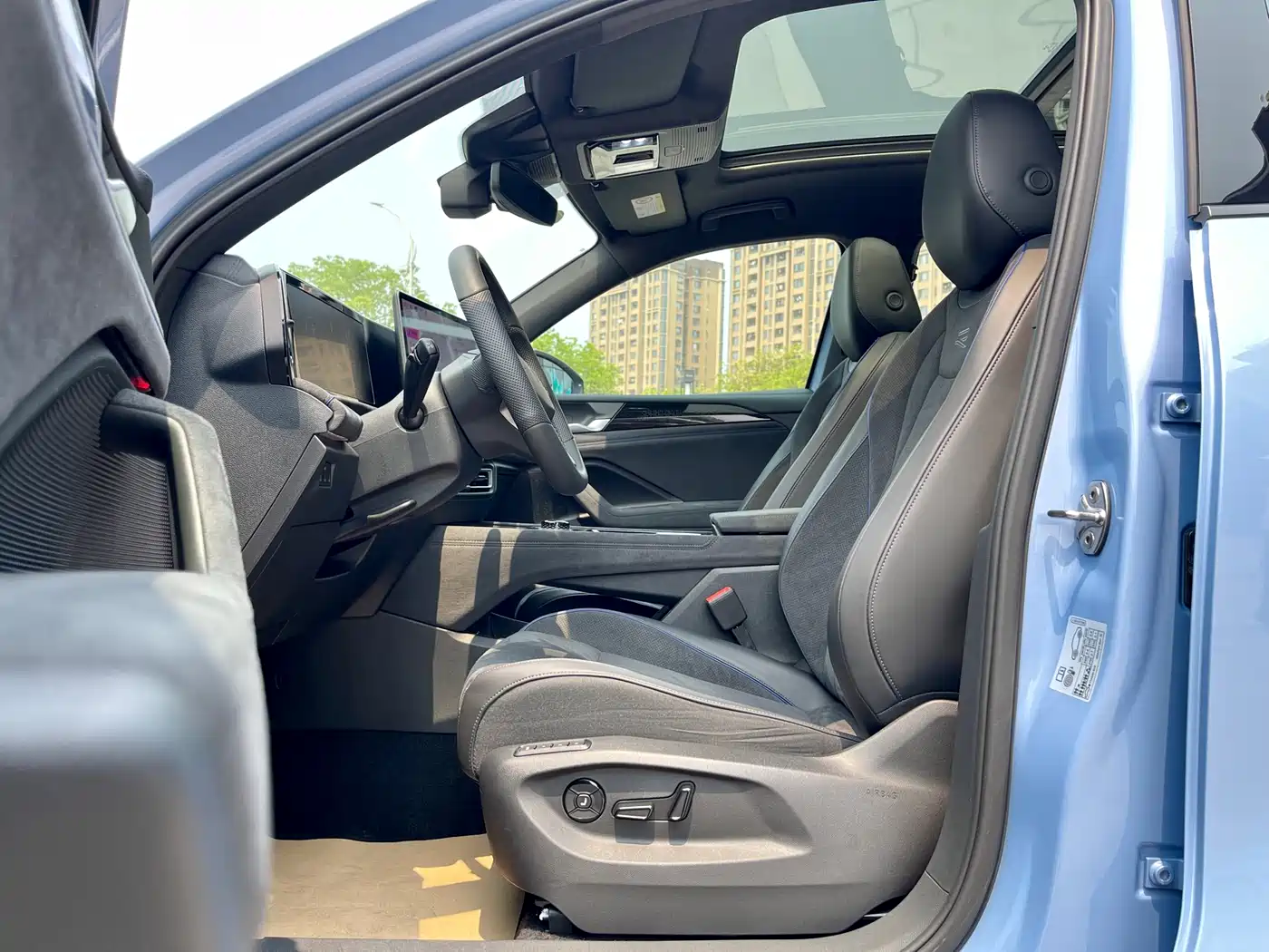 Volkswagen Tiguan L 2024 PRO 380TSI 4WD R-Line Premium Edition фото 9