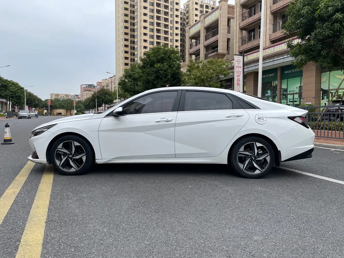 HYUNDAI ELANTRA