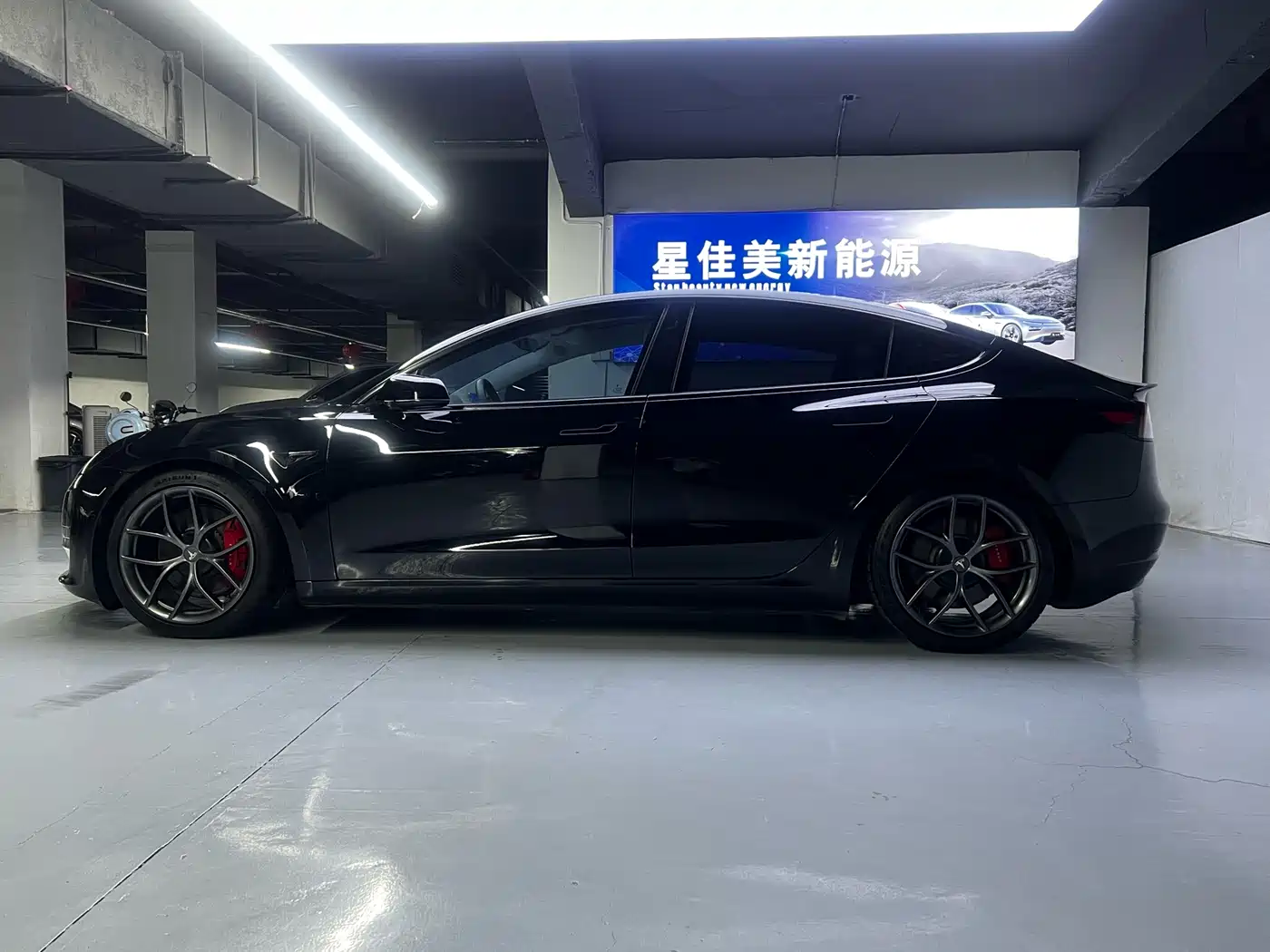 Фото 7 - Tesla Model 3