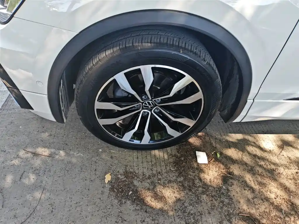 Volkswagen Tiguan L 2021 330TSI Automatic 2WD R-Line Premium фото 23