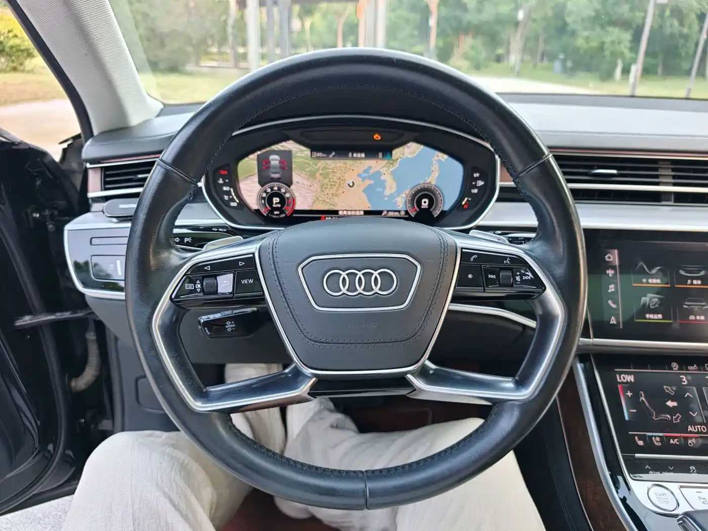 Фото 24 - Audi A8