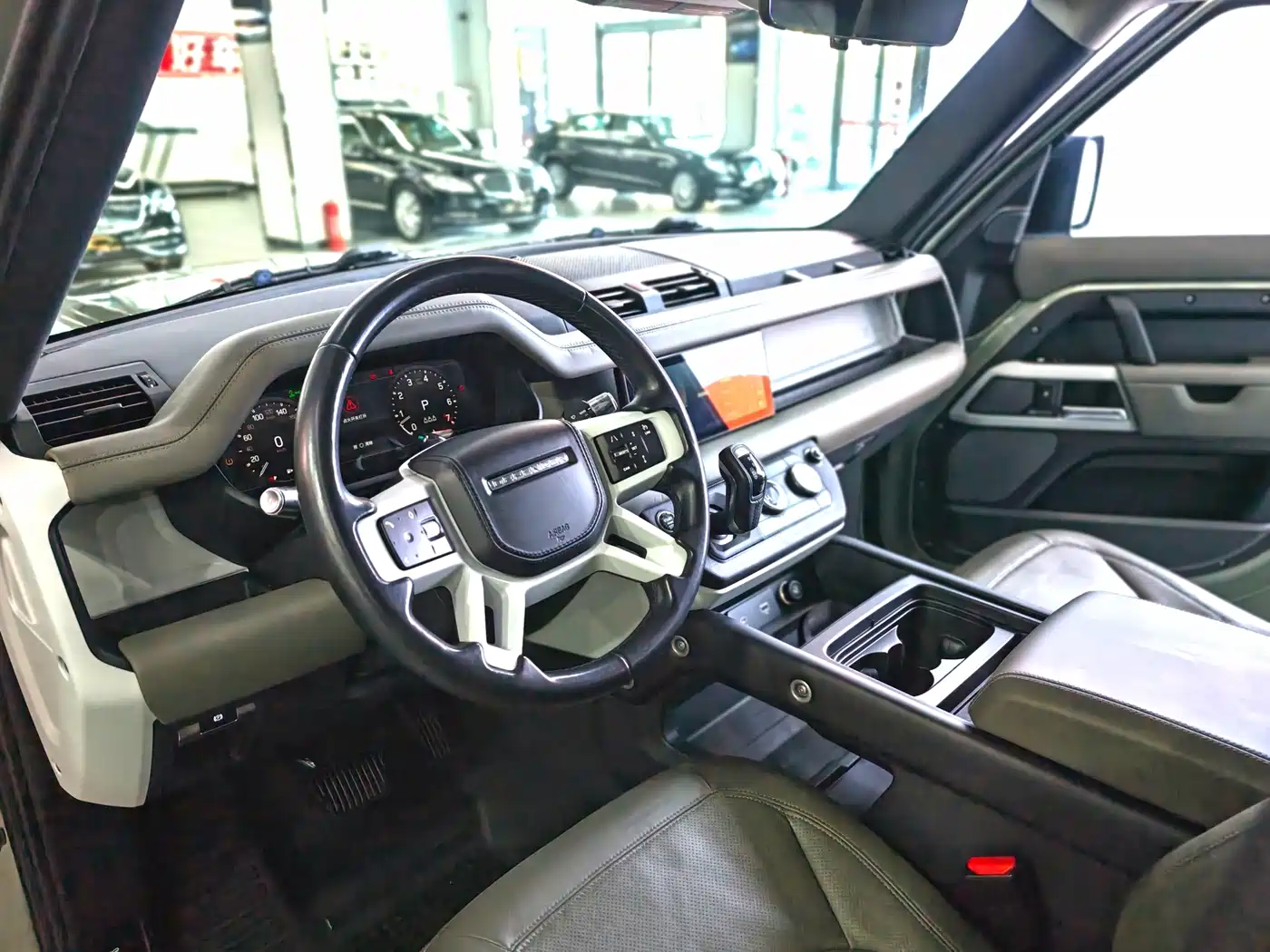Land Rover Defender 2020 Model 110 P400 HSE фото 24