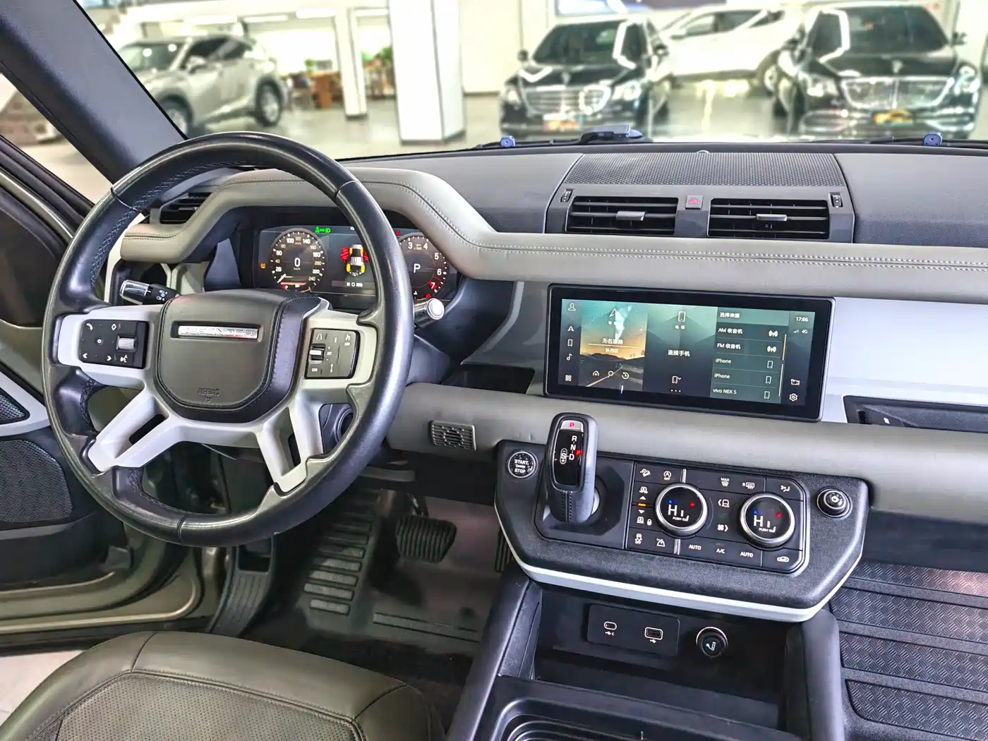 Land Rover Defender 2020 Model 110 P400 HSE фото 14