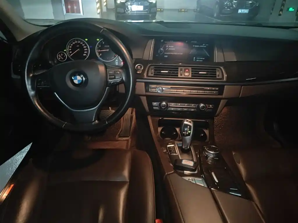 BMW 5 Series 2017 525Li Luxury Design Package фото 10