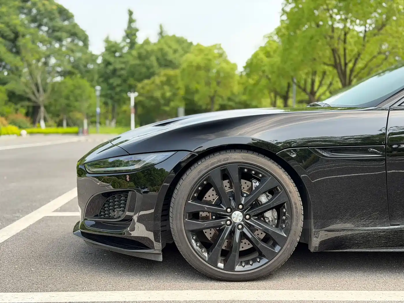 Jaguar F-TYPE 2022 P300 Hardtop R-DYNAMIC BLACK фото 3