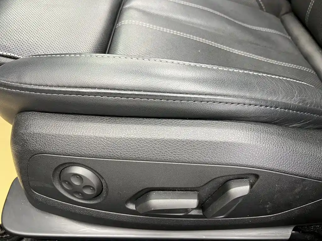 Фото 22 - Audi A4L