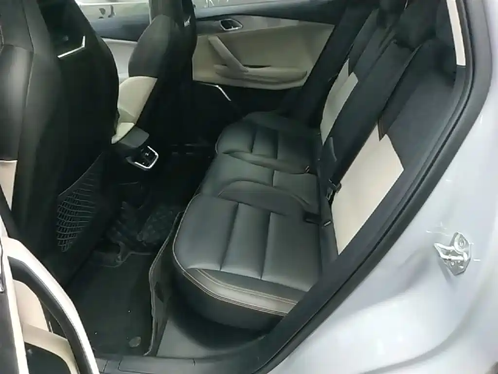 Lynk & Co 06 EM-P 2022 PHEV 84KM Range Pro фото 17