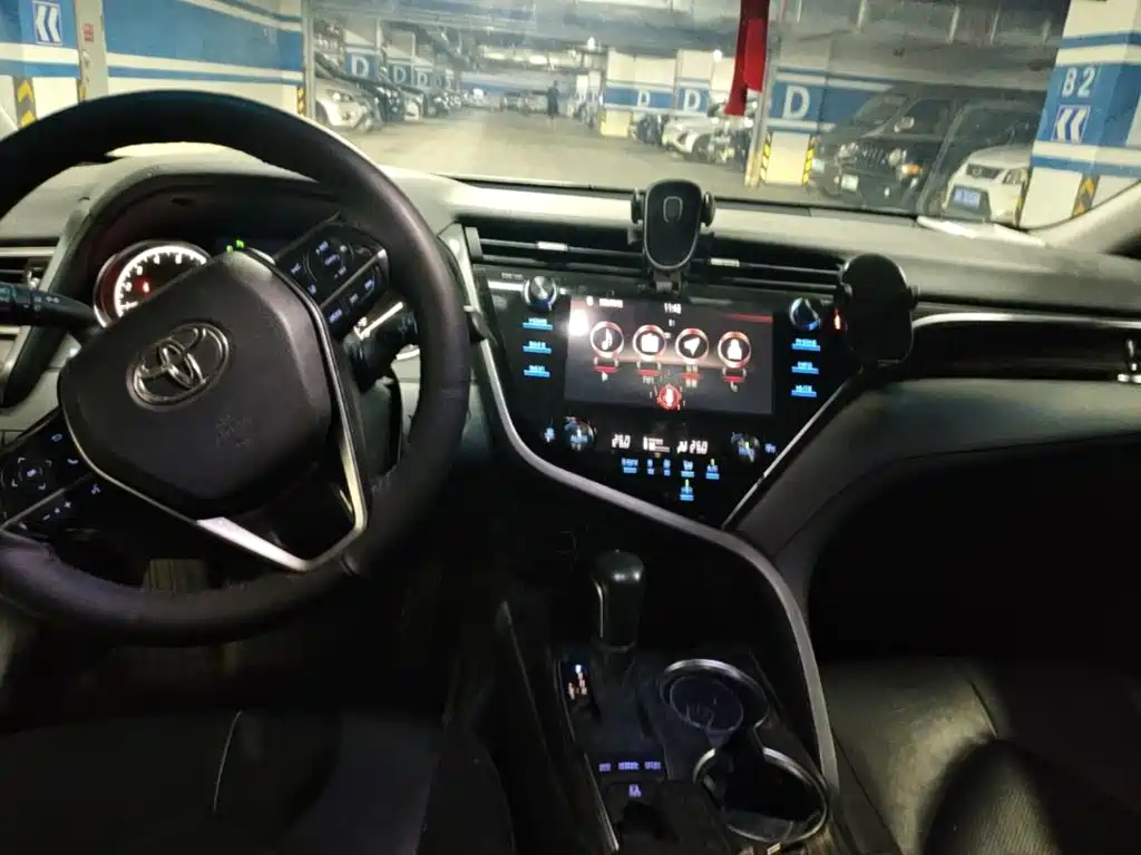 Фото 5 - Toyota Camry