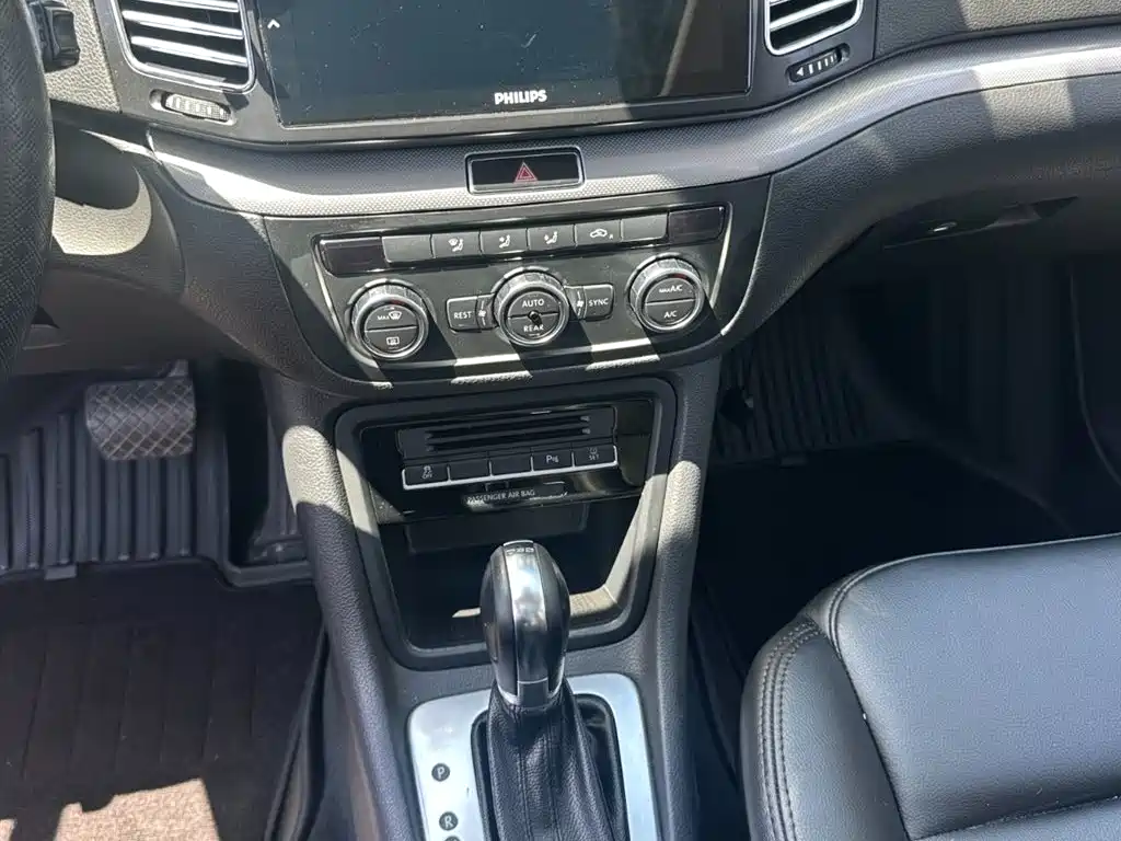 Volkswagen Sharan 2014 2.0TSI Standard фото 14