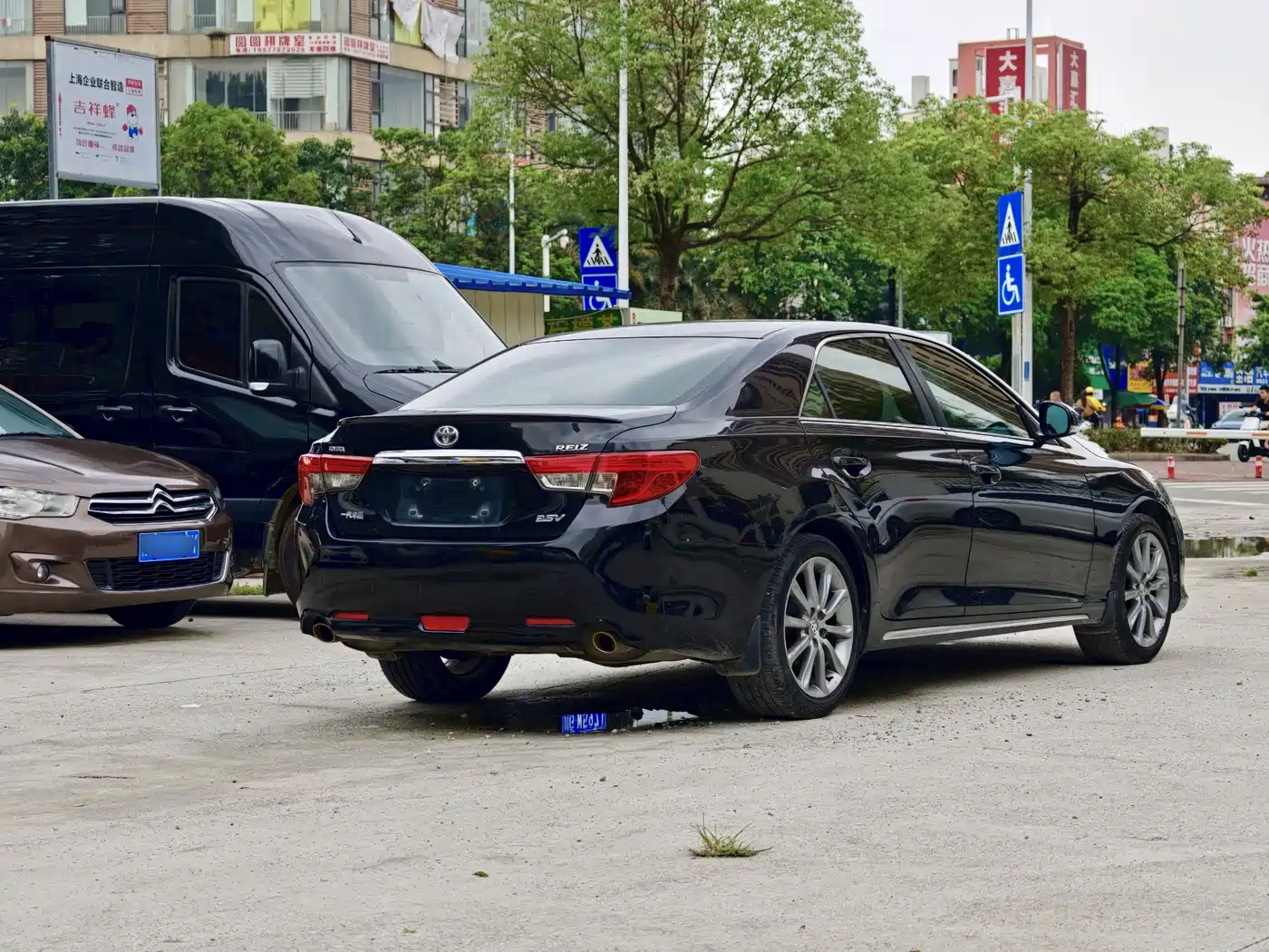 Toyota Reiz 2013 2.5V Premium Edition фото 9